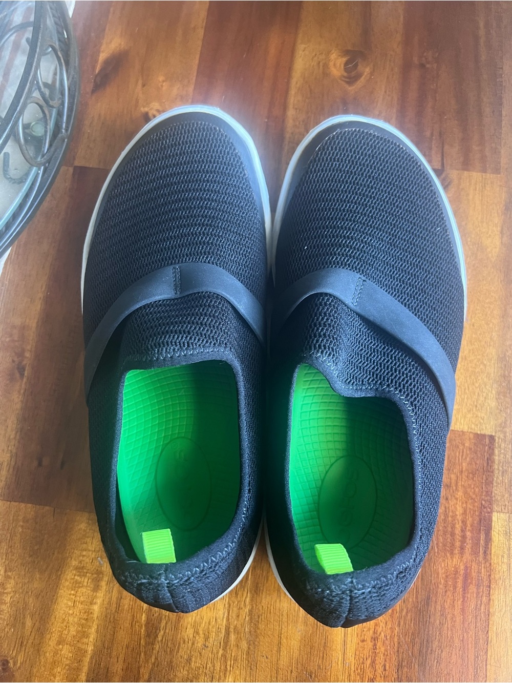 OOFOS Oomg eeZee Canvas Black Slip-On Revovery Sneakers - Picture 4 of 7